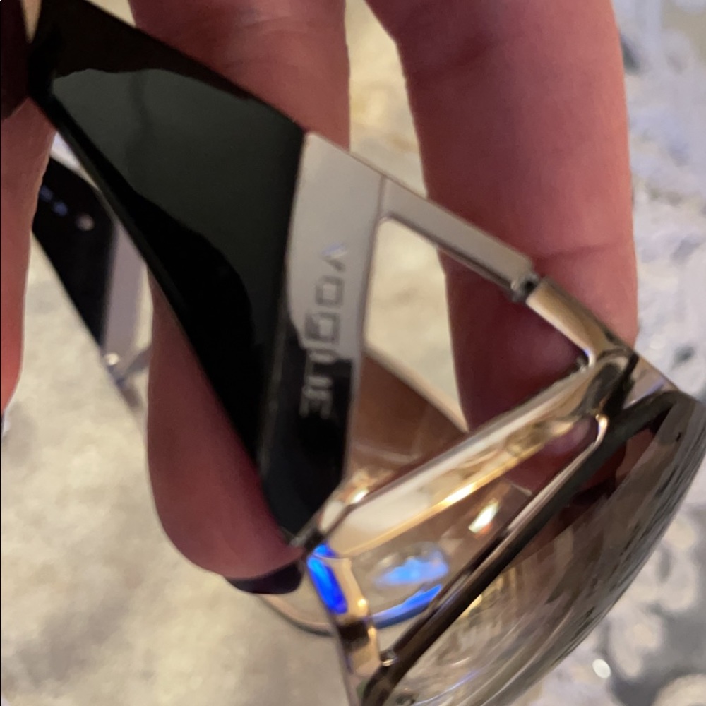 Sun glasses - Picture 4 of 4